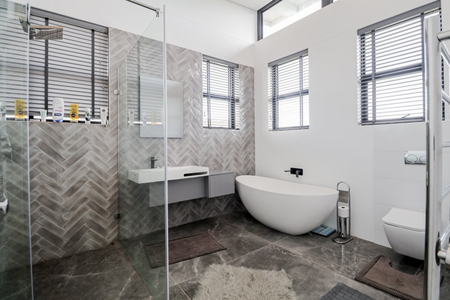 4 Bedroom Property for Sale in Oubaai Western Cape